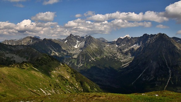 Temnosmrečinské plesá